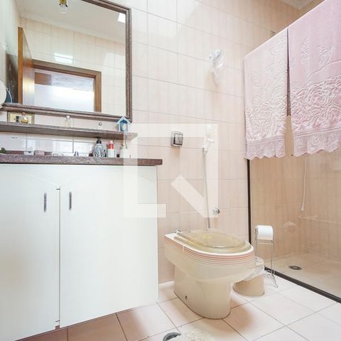 Casa à venda com 313m², 3 quartos e 4 vagasBanheiro da suíte 02