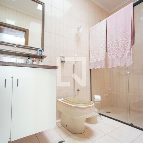 Casa à venda com 313m², 3 quartos e 4 vagasBanheiro da suíte 02
