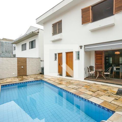Casa à venda com 313m², 3 quartos e 4 vagasQuintal