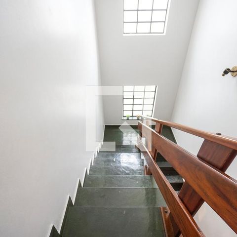 Casa à venda com 313m², 3 quartos e 4 vagasEscada