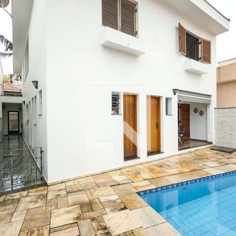 Casa à venda com 313m², 3 quartos e 4 vagasQuintal