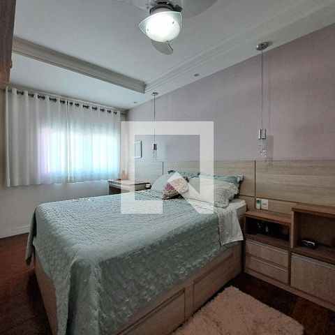 Casa à venda com 270m², 3 quartos e 2 vagasSuíte