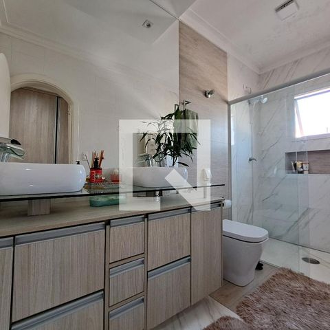 Casa à venda com 270m², 3 quartos e 2 vagasBanheiro - Suíte