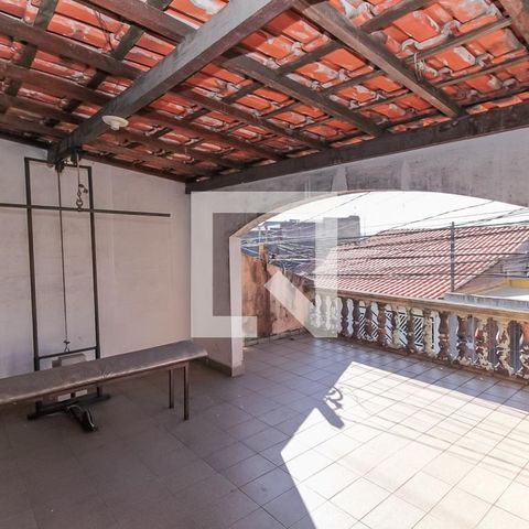 Casa à venda com 150m², 3 quartos e 2 vagas Casa à venda com 150m², 3 quartos e 2 vagasVaranda