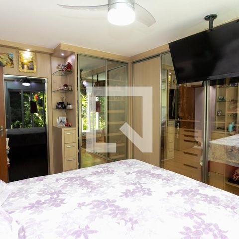 Casa à venda com 350m², 3 quartos e 6 vagas Casa à venda com 350m², 3 quartos e 6 vagasSuite 1
