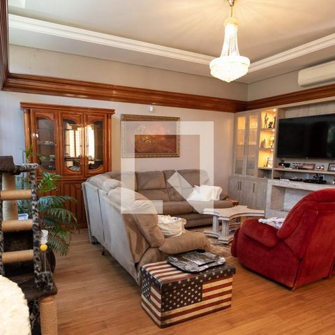 Casa à venda com 350m², 3 quartos e 6 vagas Casa à venda com 350m², 3 quartos e 6 vagasSala