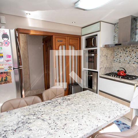 Casa à venda com 350m², 3 quartos e 6 vagas Casa à venda com 350m², 3 quartos e 6 vagasCozinha