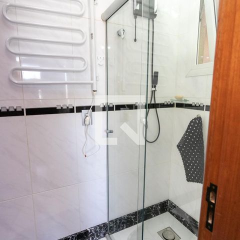 Casa à venda com 350m², 3 quartos e 6 vagas Casa à venda com 350m², 3 quartos e 6 vagasBanheiro da Suíte 2