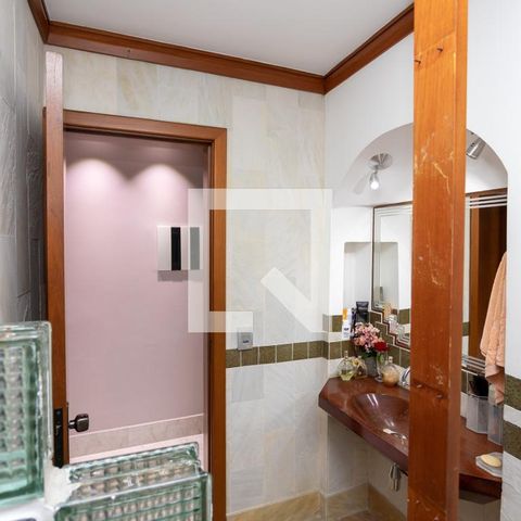 Casa à venda com 350m², 3 quartos e 6 vagas Casa à venda com 350m², 3 quartos e 6 vagasBanheiro