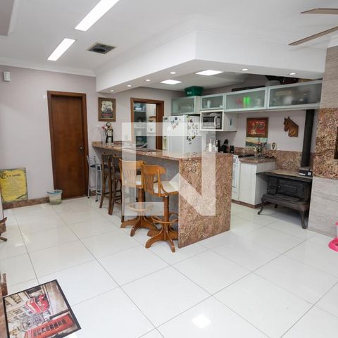 Casa à venda com 350m², 3 quartos e 6 vagas Casa à venda com 350m², 3 quartos e 6 vagasSalão de Festas
