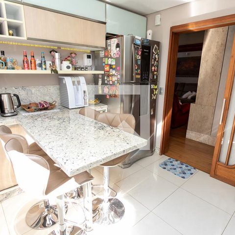 Casa à venda com 350m², 3 quartos e 6 vagas Casa à venda com 350m², 3 quartos e 6 vagasCozinha