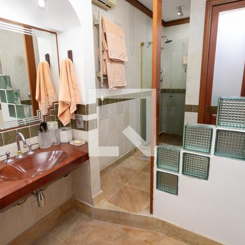 Casa à venda com 350m², 3 quartos e 6 vagas Casa à venda com 350m², 3 quartos e 6 vagasBanheiro