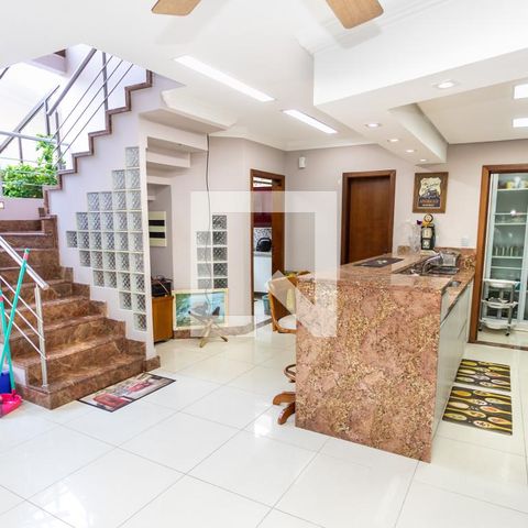 Casa à venda com 350m², 3 quartos e 6 vagas Casa à venda com 350m², 3 quartos e 6 vagasSalão de Festas