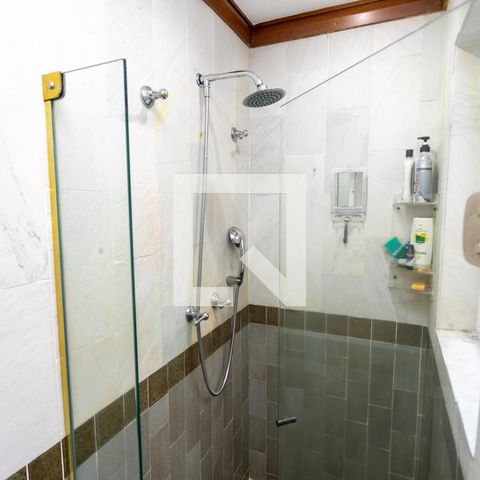 Casa à venda com 350m², 3 quartos e 6 vagas Casa à venda com 350m², 3 quartos e 6 vagasBanheiro