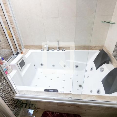 Casa à venda com 350m², 3 quartos e 6 vagas Casa à venda com 350m², 3 quartos e 6 vagasBanheiro suite 1