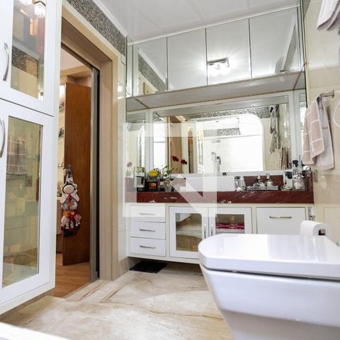 Casa à venda com 350m², 3 quartos e 6 vagas Casa à venda com 350m², 3 quartos e 6 vagasBanheiro suite 1