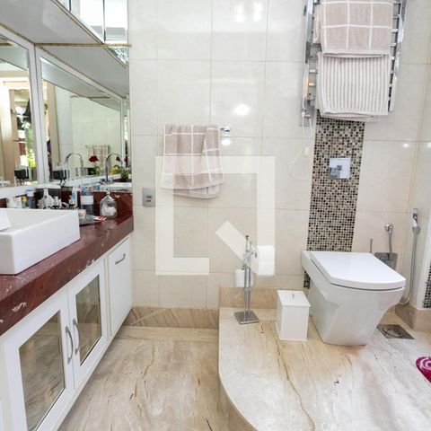Casa à venda com 350m², 3 quartos e 6 vagas Casa à venda com 350m², 3 quartos e 6 vagasBanheiro suite 1