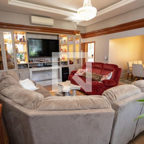 Casa à venda com 350m², 3 quartos e 6 vagas Casa à venda com 350m², 3 quartos e 6 vagasSala