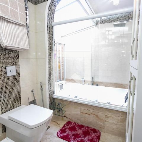 Casa à venda com 350m², 3 quartos e 6 vagas Casa à venda com 350m², 3 quartos e 6 vagasBanheiro suite 1