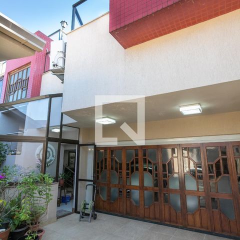 Casa à venda com 350m², 3 quartos e 6 vagas Casa à venda com 350m², 3 quartos e 6 vagasPátio