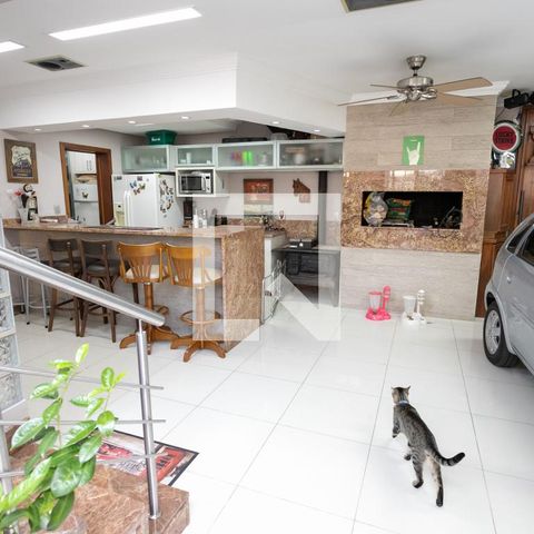 Casa à venda com 350m², 3 quartos e 6 vagas Casa à venda com 350m², 3 quartos e 6 vagasSalão de Festas