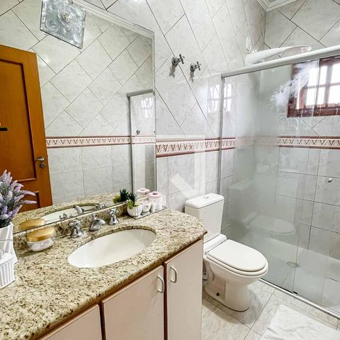 Casa à venda com 160m², 3 quartos e 3 vagasBanheiro do quarto 1 