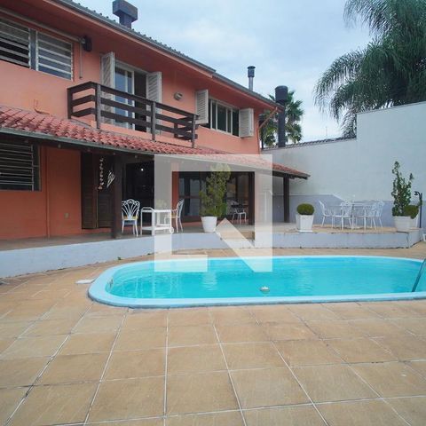Casa à venda com 273m², 4 quartos e 2 vagasPiscina