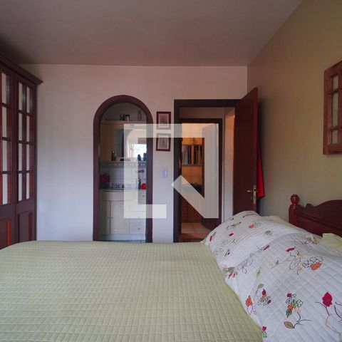 Casa à venda com 273m², 4 quartos e 2 vagasSuíte