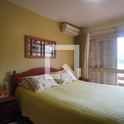 Casa à venda com 273m², 4 quartos e 2 vagasSuíte