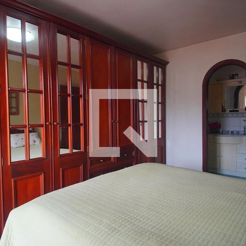 Casa à venda com 273m², 4 quartos e 2 vagasSuíte