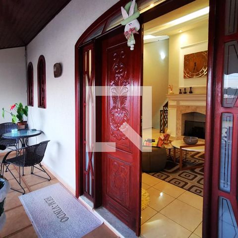 Casa à venda com 280m², 3 quartos e 3 vagas Casa à venda com 280m², 3 quartos e 3 vagasVaranda da Sala