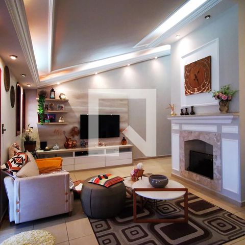 Casa à venda com 280m², 3 quartos e 3 vagas Casa à venda com 280m², 3 quartos e 3 vagasSala