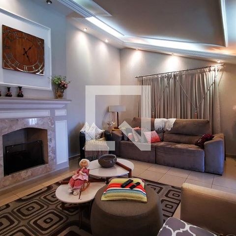Casa à venda com 280m², 3 quartos e 3 vagas Casa à venda com 280m², 3 quartos e 3 vagasSala