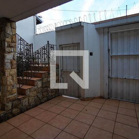 Casa à venda com 280m², 3 quartos e 3 vagas Casa à venda com 280m², 3 quartos e 3 vagasGaragem