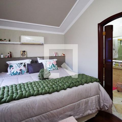 Casa à venda com 280m², 3 quartos e 3 vagas Casa à venda com 280m², 3 quartos e 3 vagasSuíte