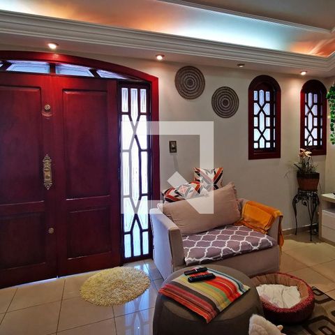 Casa à venda com 280m², 3 quartos e 3 vagas Casa à venda com 280m², 3 quartos e 3 vagasSala