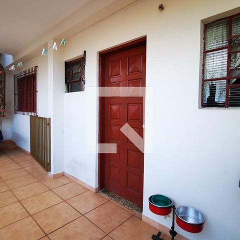 Casa à venda com 280m², 3 quartos e 3 vagas Casa à venda com 280m², 3 quartos e 3 vagasEdícula