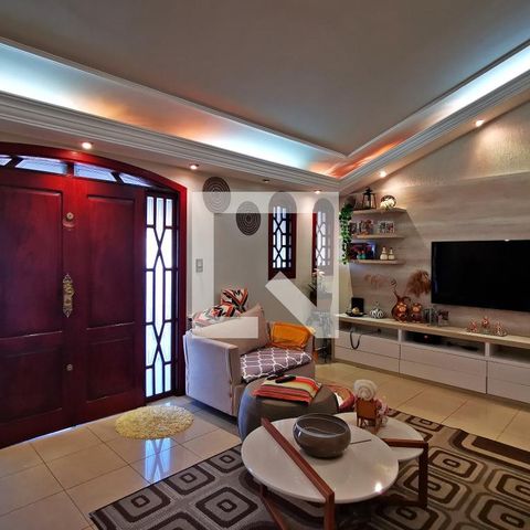 Casa à venda com 280m², 3 quartos e 3 vagas Casa à venda com 280m², 3 quartos e 3 vagasSala