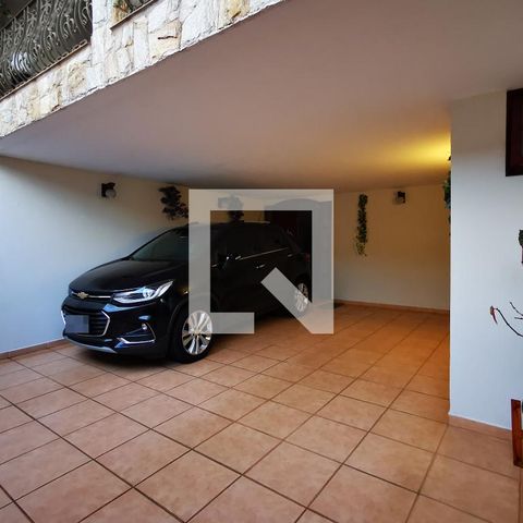 Casa à venda com 280m², 3 quartos e 3 vagas Casa à venda com 280m², 3 quartos e 3 vagasGaragem
