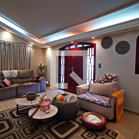 Casa à venda com 280m², 3 quartos e 3 vagas Casa à venda com 280m², 3 quartos e 3 vagasSala