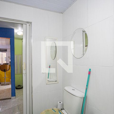 Casa à venda com 50m², 1 quarto e 1 vaga Casa à venda com 50m², 1 quarto e 1 vagaBanheiro