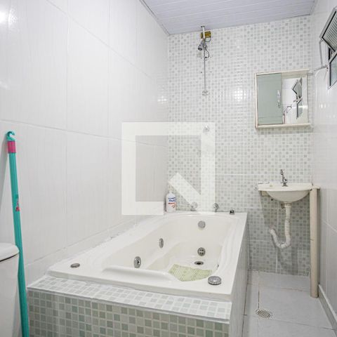 Casa à venda com 50m², 1 quarto e 1 vaga Casa à venda com 50m², 1 quarto e 1 vagaBanheiro