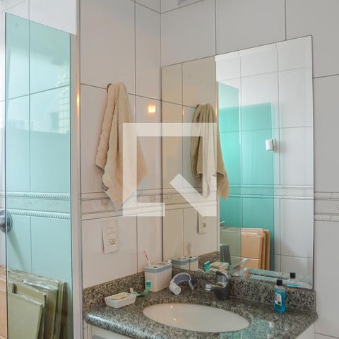 Apartamento à venda com 242m², 4 quartos e 4 vagasBanheiro da Suíte 4