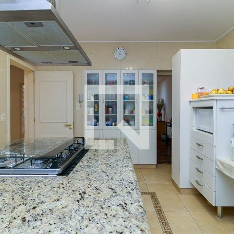 Casa de condomínio à venda com 547m², 4 quartos e 5 vagas Casa de condomínio à venda com 547m², 4 quartos e 5 vagasCozinha