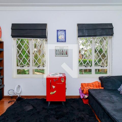 Casa de condomínio à venda com 547m², 4 quartos e 5 vagas Casa de condomínio à venda com 547m², 4 quartos e 5 vagasSala de TV
