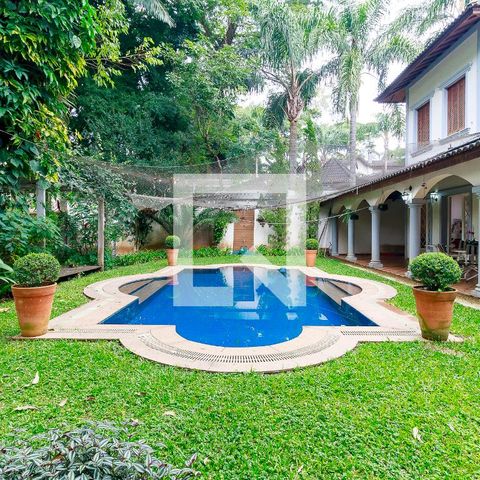 Casa de condomínio à venda com 547m², 4 quartos e 5 vagas Casa de condomínio à venda com 547m², 4 quartos e 5 vagasPiscina