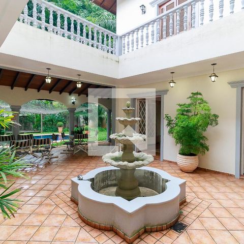 Casa de condomínio à venda com 547m², 4 quartos e 5 vagas Casa de condomínio à venda com 547m², 4 quartos e 5 vagasÁrea Externa