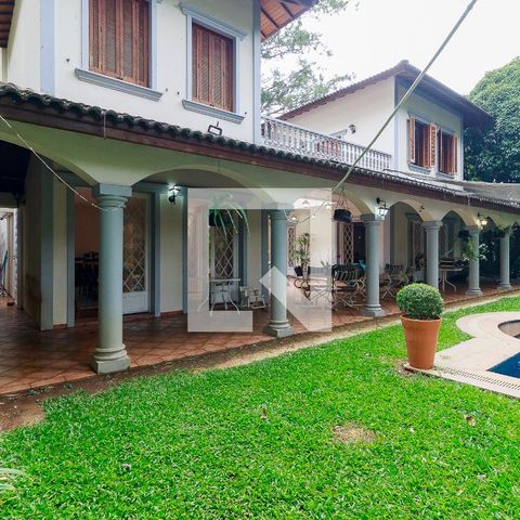 Casa de condomínio à venda com 547m², 4 quartos e 5 vagas Casa de condomínio à venda com 547m², 4 quartos e 5 vagasPiscina