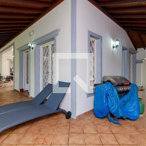 Casa de condomínio à venda com 547m², 4 quartos e 5 vagas Casa de condomínio à venda com 547m², 4 quartos e 5 vagasÁrea Externa