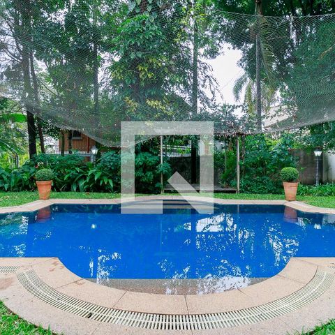 Casa de condomínio à venda com 547m², 4 quartos e 5 vagas Casa de condomínio à venda com 547m², 4 quartos e 5 vagasPiscina
